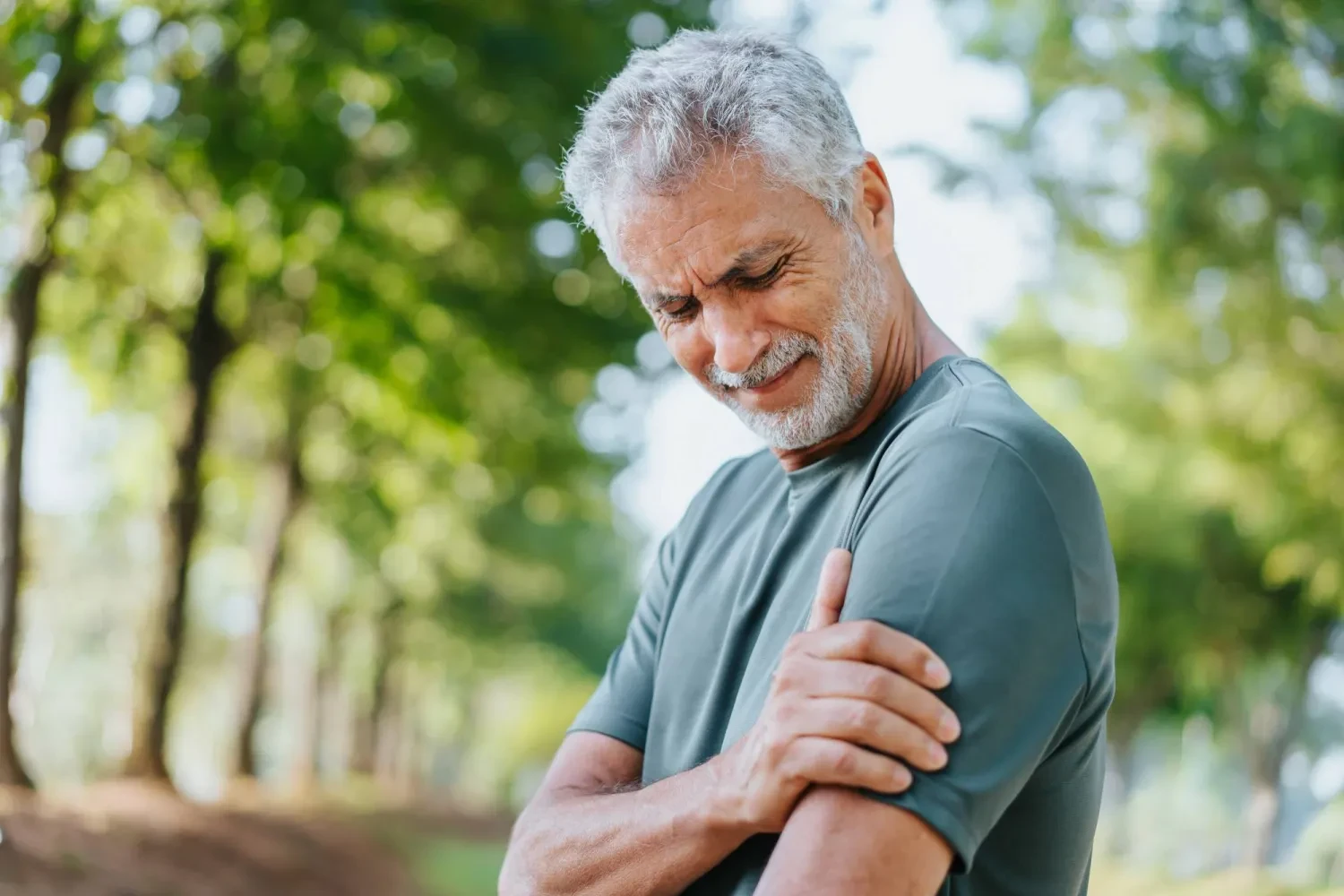 تخلص من الم الكتف الان وقم بمارسة تمارين الكتف المقمة من دكتور محمد قورة
